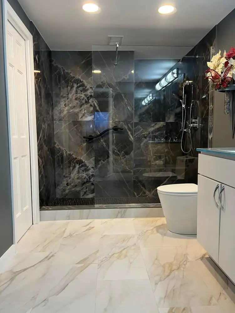 Walk-in shower with dark marble-look porcelain and gold-veined floor tile, Bratenahl