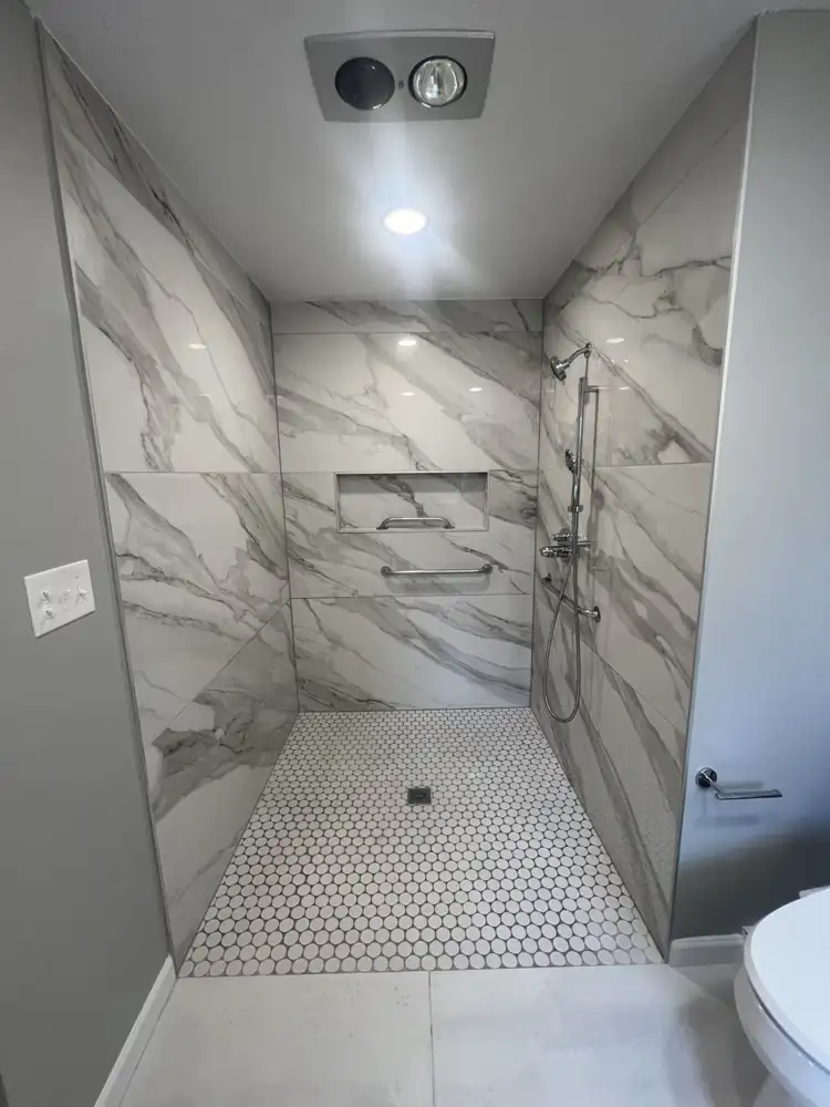 Curbless walk-in shower with large-format marble-look porcelain, Westlake